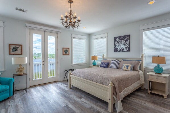 4 bedrooms, desk, travel crib, free WiFi