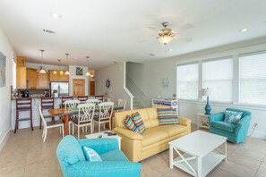 Smart TV, fireplace, DVD player, computer monitors - Fish, Beach, Pool, Swim, Relax in Luxury (Carrabelle)