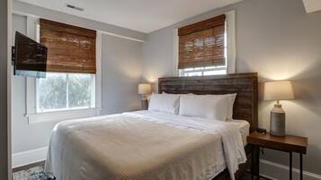 2 quartos, ferros/tábuas de passar roupa, Wi-Fi, roupa de cama