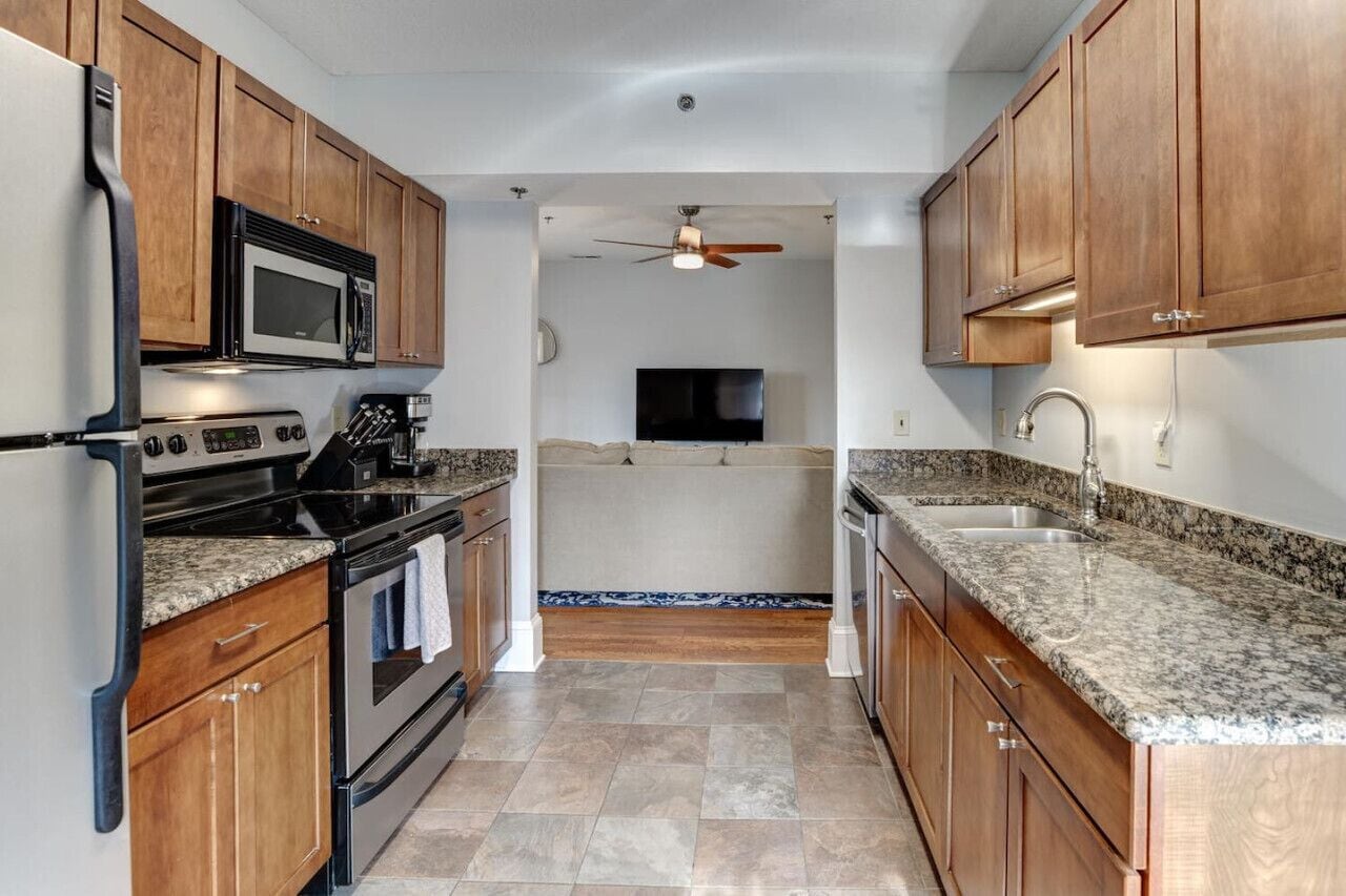 雪櫃、微波爐、焗爐、爐具