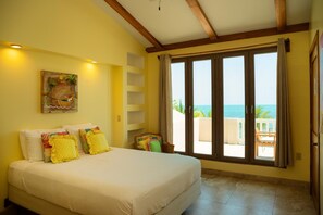 4 bedrooms, in-room safe, iron/ironing board, travel crib - Large Oceanfront Villa with Pool, Close to Village (Placencia)