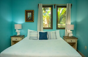 4 bedrooms, in-room safe, iron/ironing board, travel crib - Large Oceanfront Villa with Pool, Close to Village (Placencia)