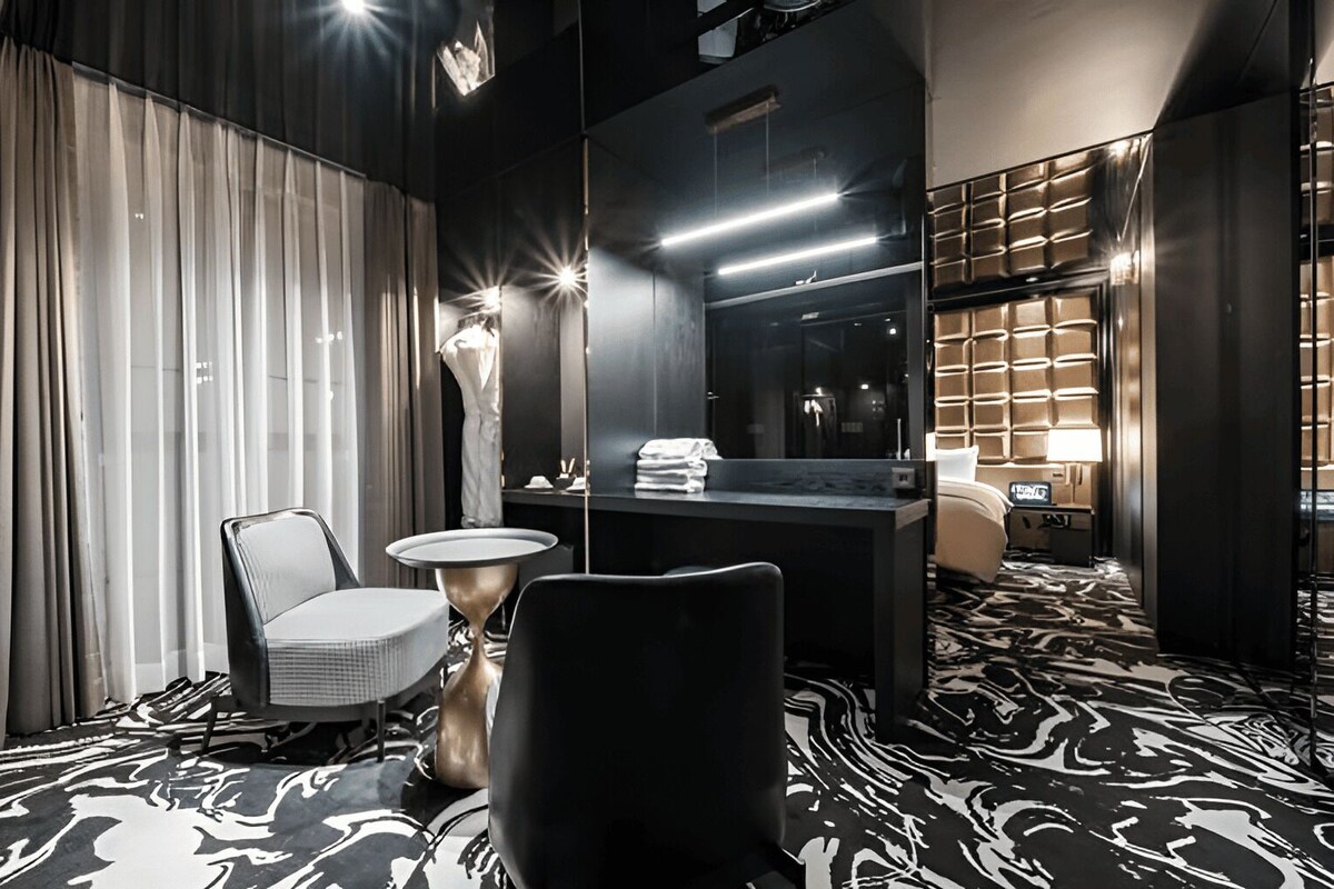 Hamilton Harace Suite | Premium bedding, down comforters, minibar, blackout drapes