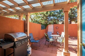 Outdoor dining - Light, Bright, Stylish Condo! Columbine - S086 (Sedona)