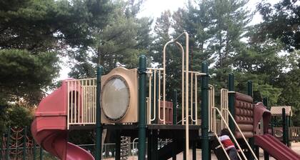 Beautiful & Cozy 2 BR/ 2Beds/ Netflix/Alexa/Roku.