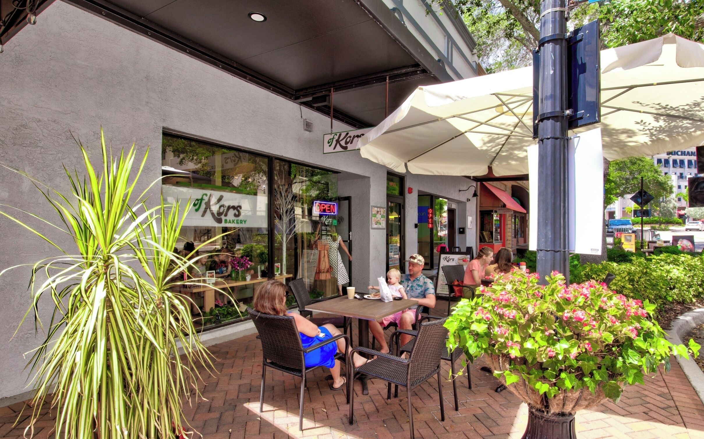 Outdoor dining