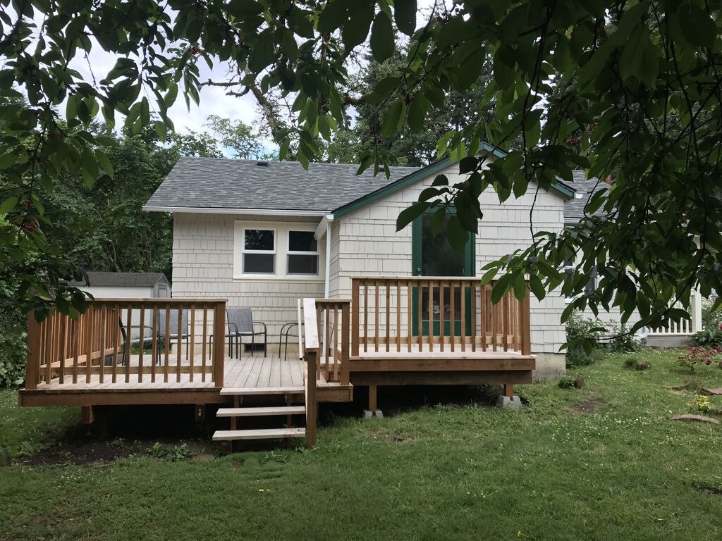 University Bungalow with AC  in a Relaxed, Safe Area