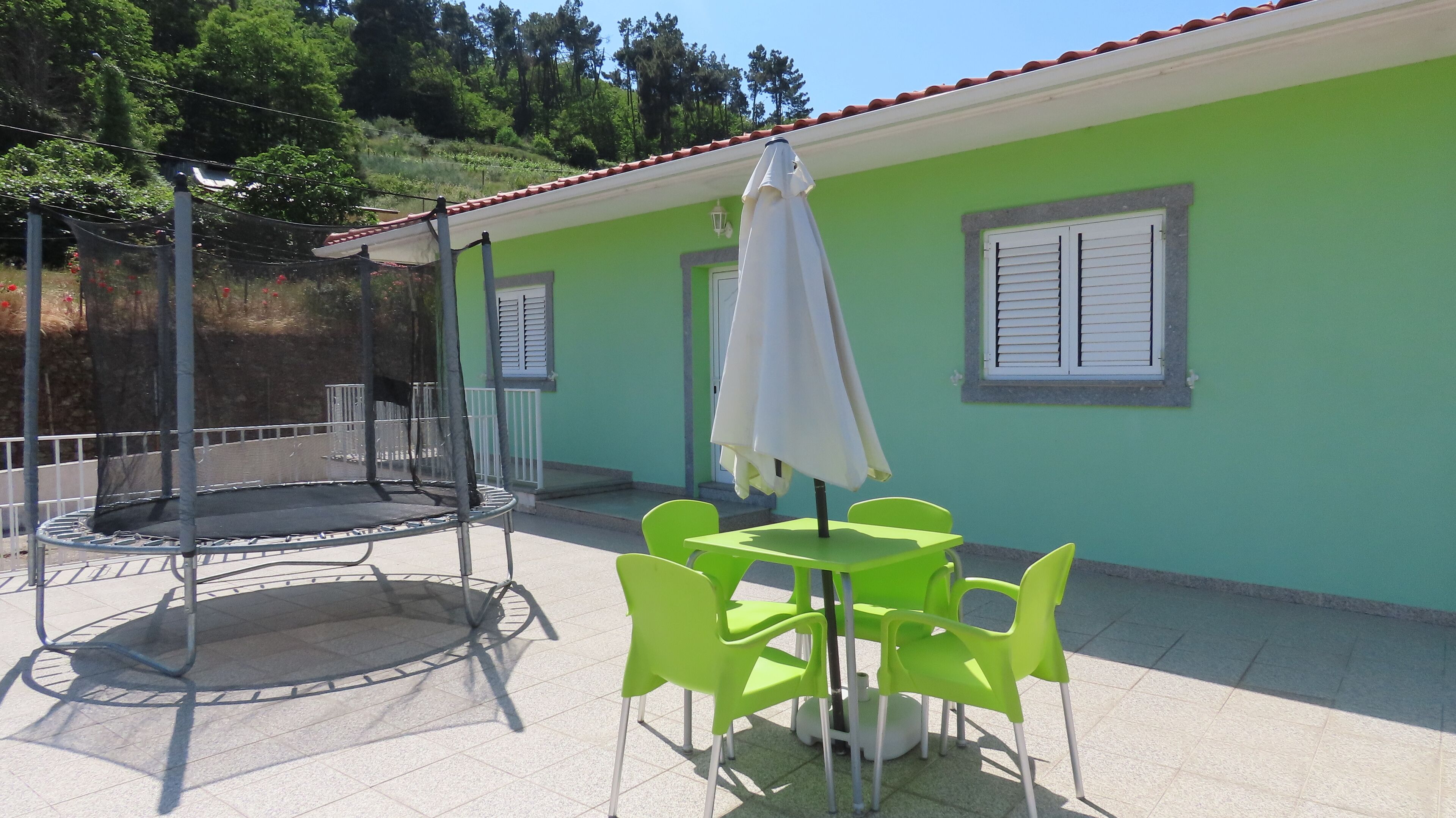 屋外ダイニングエリア