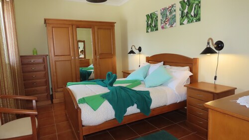 Lovely 3-Bed House in Queimada Ideal for families