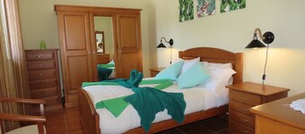 Lovely 3-Bed House in Queimada Ideal for families