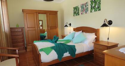 Lovely 3-Bed House in Queimada Ideal for families