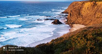 Lovely 1-Bed House in tradicional house arrifana