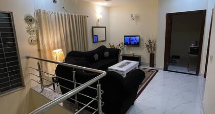 1 Bed House - Sleeps 2 - Pets - Parking - Wifi