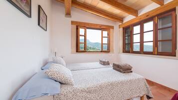 5 chambres, fer et planche à repasser, Wi-Fi gratuit, draps fournis