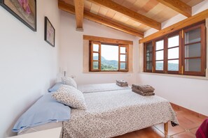 5 habitaciones, tabla de planchar con plancha y wifi gratis 