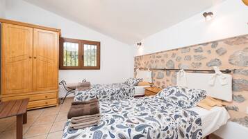 5 makuuhuonetta, silitysrauta/-lauta, ilmainen Wi-Fi, vuodevaatteet