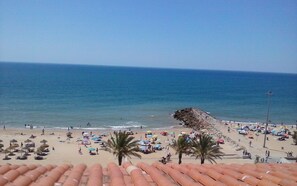 Beach nearby - Quarteira 1-Bed, Sleeps 4, Parking, 1 min to Beach (Quarteira)