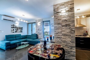 Interior - Modern apt close to Znjan beach, with big terrace (Split)