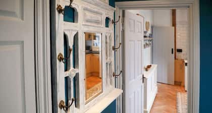 Charming 2-Bed Cottage in Milton Keynes, Sleeps 6