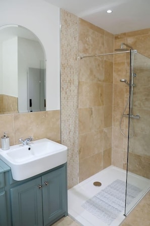 Bathtub, hair dryer, towels
