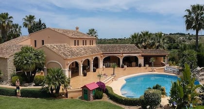 COLISEO - Stunning rustic villa for 8 people in Benissa
