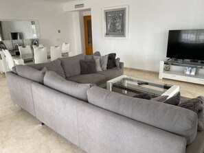 TV, stereo - 3-Bed Apartment-Estepona/Marbella, Close to Beach (Estepona)