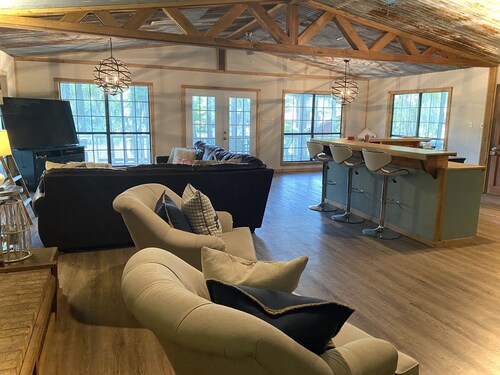 CADDO LAKE WATERFRONT on Big Cypress Bayou!