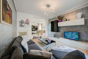 Télévision à écran plat