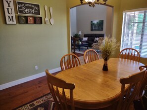 Dining - Great Home! FREE HOT TUB Next to Tennis Complex & MLB Stadium (Surprise)