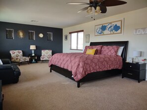 4 Schlafzimmer, Schreibtisch, Bügeleisen/Bügelbrett, Reisekinderbett