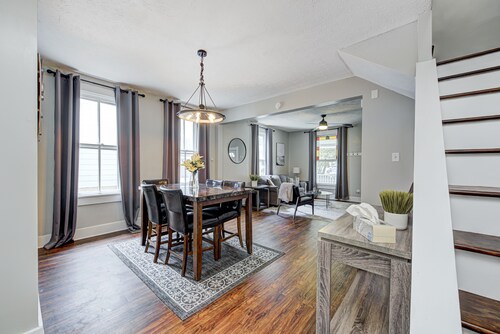 Family Getaway Queen Beds w/ Large Porch