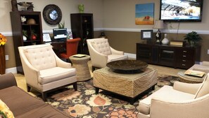 Interior - Ocean Key Resort spacious 1 bedroom suite, beach across the street (Virginia Beach)