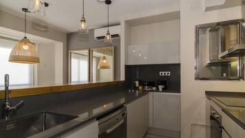 Kühlschrank, Mikrowelle, Ofen, Geschirrspüler
