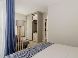 2 عدّة غرف نوم ومكواة/لوح كي وخدمة الإنترنت وملاءات أسرّة