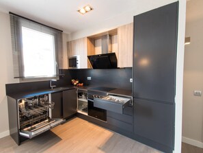 Refrigerador, microondas, horno y lavavajillas 