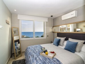 3 bedrooms, iron/ironing board, internet, bed sheets