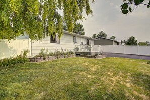 Exterior - Cozy getaway minutes from downtown Polson (Polson)