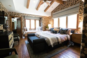 Room - Rare Lux Home on Private street, beach close with golf cart and ebikes. (Laguna Beach)