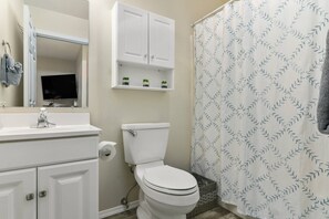 Shower, hair dryer, towels, shampoo - Forested Coastal Paradise With Views, Epic Game Room, Shuffle Board, Ping Pong, 1/2 Mile to Ocean (Rockaway Beach)