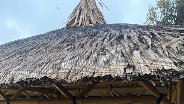 A hot tub under a thatched roof structure with bamboo railings. - Relaxed, beachy 2 bed apartment, only 1.9kms from the beach, close to shops (Kingscote)