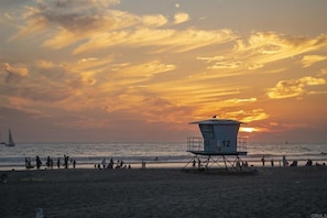 Beach nearby, sun loungers, beach towels - Fully Renovated Modern Surf Retreat, Beachfront, WFH Space, SPA, View (Oceanside)