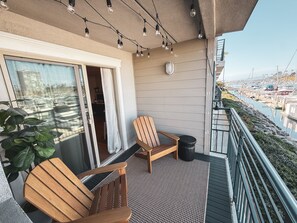 Property grounds - Fully Renovated Modern Surf Retreat, Beachfront, WFH Space, SPA, View (Oceanside)