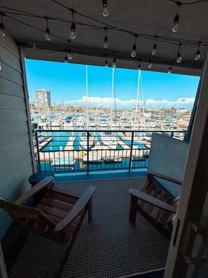 Property grounds - Fully Renovated Modern Surf Retreat, Beachfront, WFH Space, SPA, View (Oceanside)