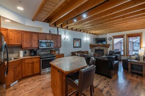 Duplex, 5 Bedrooms, Mountain View, Slope side (5 Bedrooms) | 5 bedrooms, iron/ironing board, bed sheets