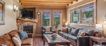 Forest Lane Hideaway - Luxurious Family Friendly Home with Private Hot Tub