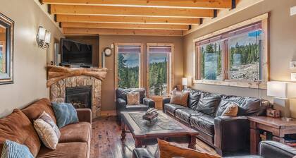 Forest Lane Hideaway - Luxurious Family Friendly Home with Private Hot Tub