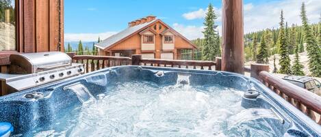 Dúplex, 5 habitaciones, vistas a la montaña, junto a la pista de esquí (5 Bedrooms) | Bañera de hidromasaje al aire libre