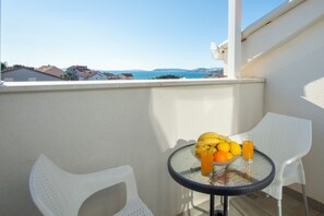 Apartment, 1 Queen Bed with Sofa bed | Balcony - A6 - Spacious apt With the sea View & use of Pool (Podstrana)