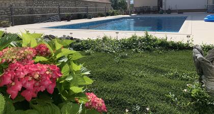 IMOTSKI am Blauen See Apartment 150m2 3x Schlafzimmer,2 1/2x Bad,6+2 Pool,Sauna