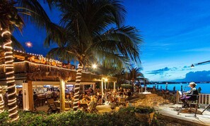Outdoor dining - #4104 beautiful updated, oceanfront Coral Gardens (The Bight Settlement)